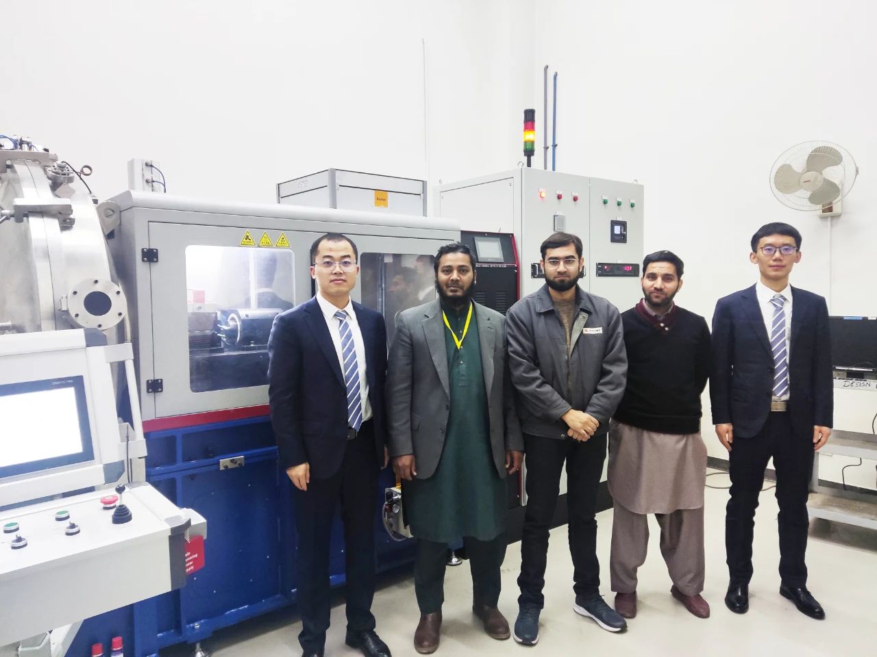 順利交付!西安賽隆桌面級制粉設備首次進入海外市場